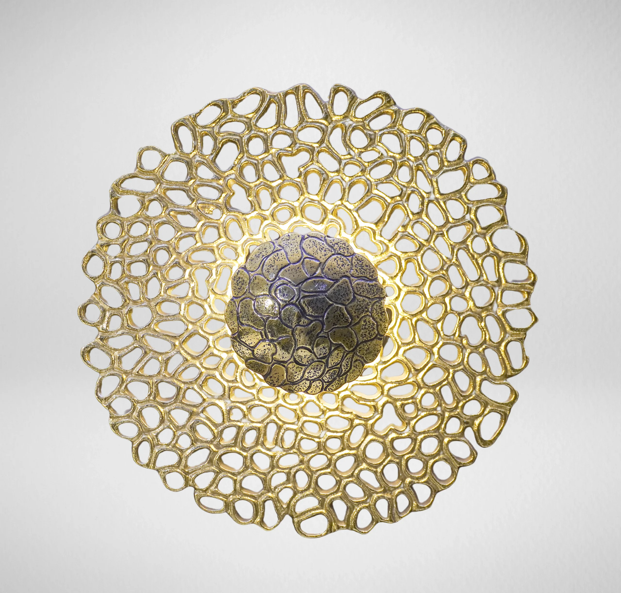 Homfye Golden Lacework Wall Light – 15x4x15 Inch