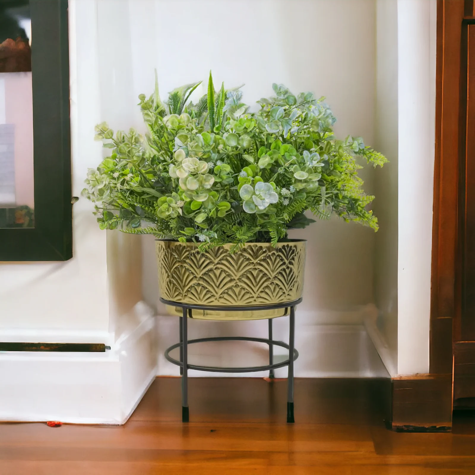 Homfye Hazel Metal Gold Planter With Stand