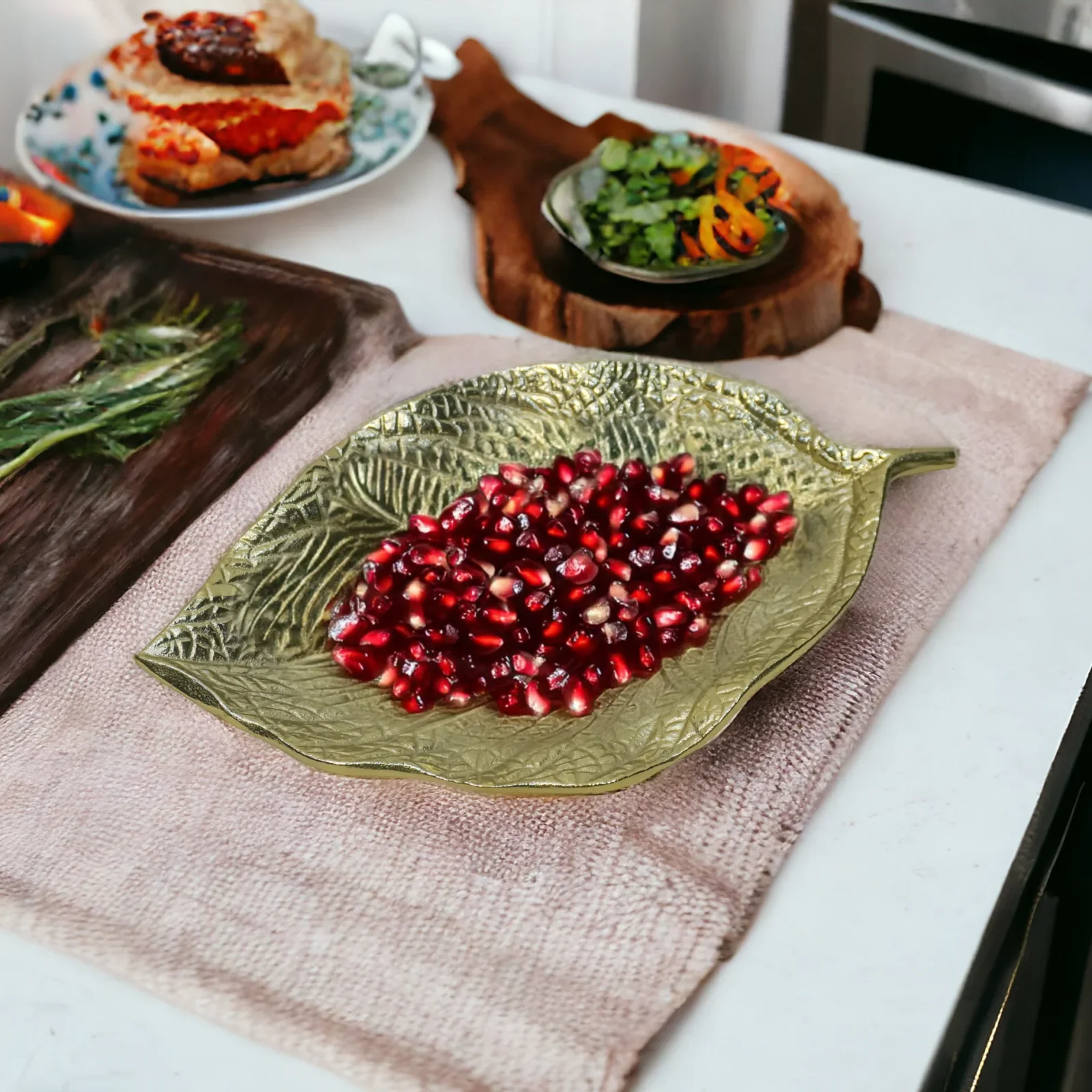 Homfye Aria Leaf Shaped Gold Platter