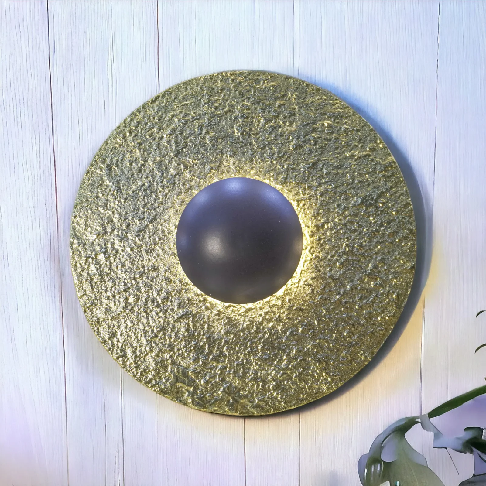 Homfye Midnight Sun Textured Wall Light